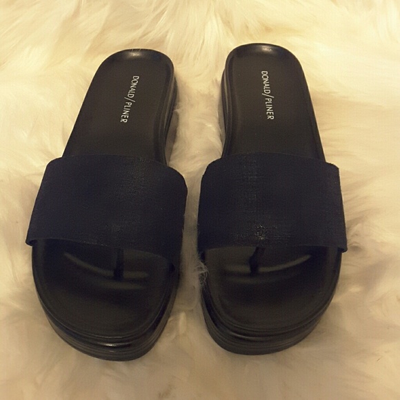 Donald Pliner Shoes - Donald Pliner Fiji black slide sandal